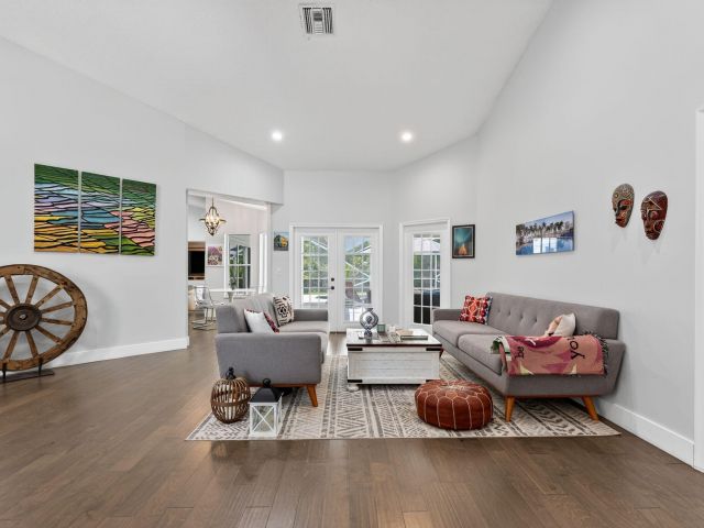 Продажа дома по адресу 10738 Santa Rosa Drive - фото 6535326