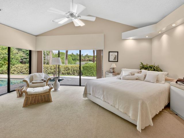 Продажа дома по адресу 17369 Loch Lomond Way - фото 6507950