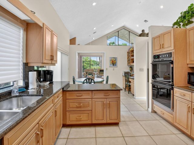 Продажа дома по адресу 17369 Loch Lomond Way - фото 6507952