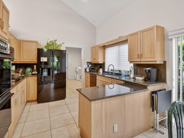 Продажа дома по адресу 17369 Loch Lomond Way - фото 6507953