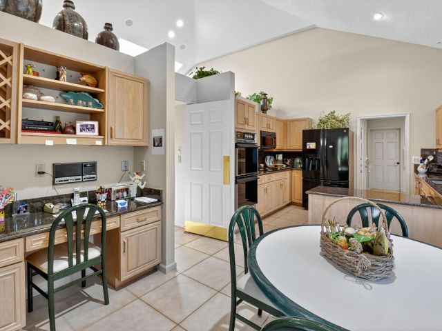 Продажа дома по адресу 17369 Loch Lomond Way - фото 6507954