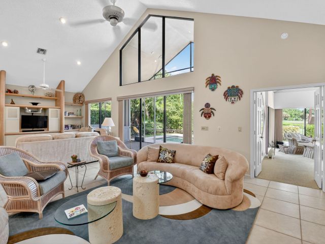 Продажа дома по адресу 17369 Loch Lomond Way - фото 6507959