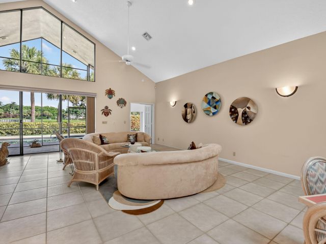 Продажа дома по адресу 17369 Loch Lomond Way - фото 6507960