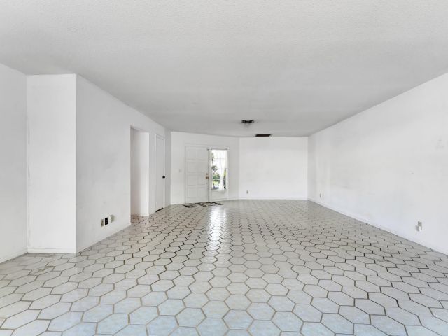 Продажа дома по адресу 625 Linnet Circle - фото 6533031