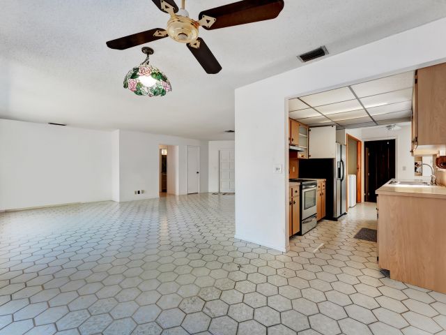 Продажа дома по адресу 625 Linnet Circle - фото 6533032