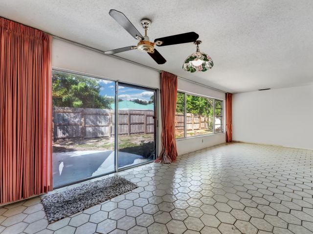 Продажа дома по адресу 625 Linnet Circle - фото 6533033