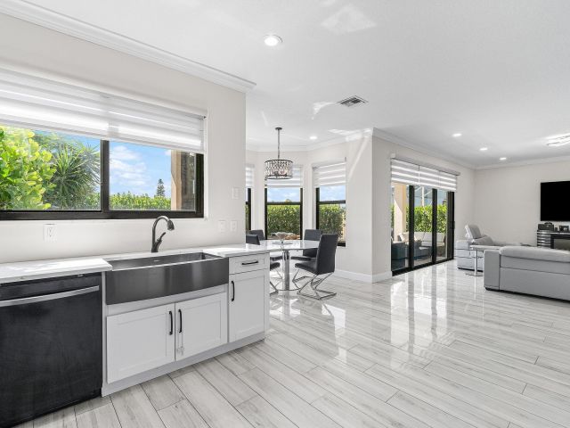 Продажа дома по адресу 1115 Avondale Court - фото 6514011