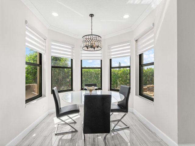 Продажа дома по адресу 1115 Avondale Court - фото 6514012