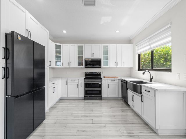 Продажа дома по адресу 1115 Avondale Court - фото 6514013