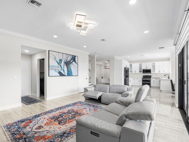 Продажа дома по адресу 1115 Avondale Court - фото 6514015