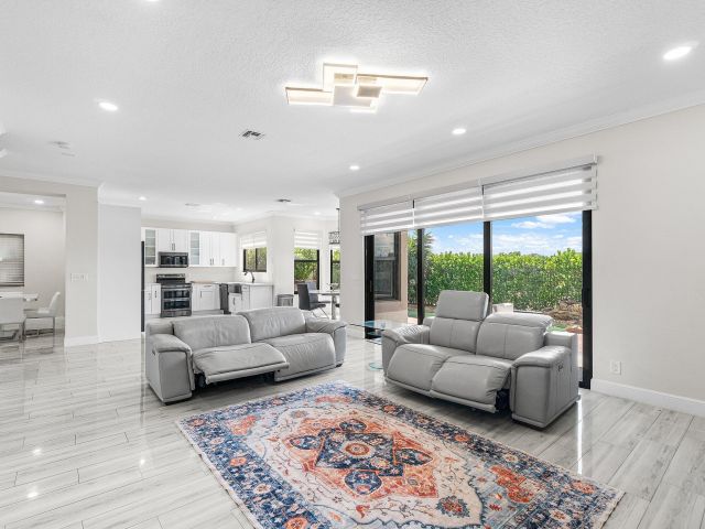 Продажа дома по адресу 1115 Avondale Court - фото 6514016