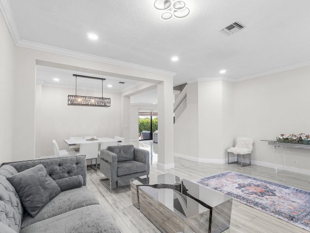 Продажа дома по адресу 1115 Avondale Court - фото 6514018