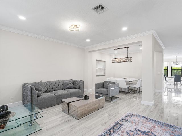 Продажа дома по адресу 1115 Avondale Court - фото 6514019