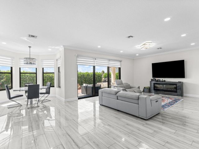 Продажа дома по адресу 1115 Avondale Court - фото 6514025