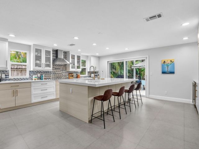 Продажа дома по адресу 3957 NW 7th Court - фото 6532632