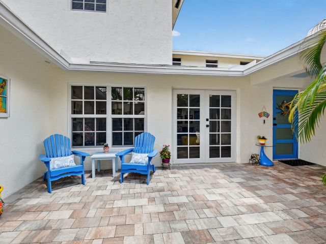 Продажа дома по адресу 3957 NW 7th Court - фото 6532635