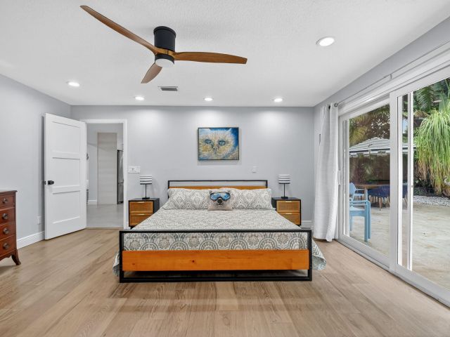 Продажа дома по адресу 3957 NW 7th Court - фото 6602017