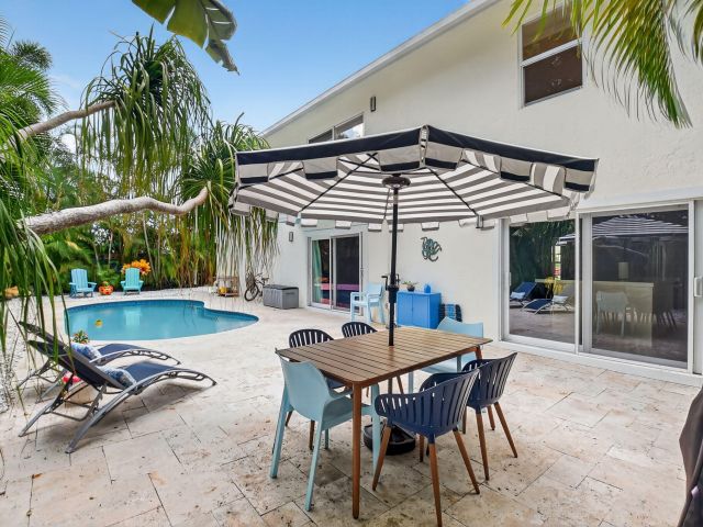 Продажа дома по адресу 3957 NW 7th Court - фото 6602022