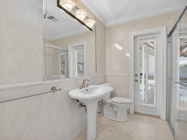 Дом в аренду по адресу 937 Banyan Drive - фото 6505556