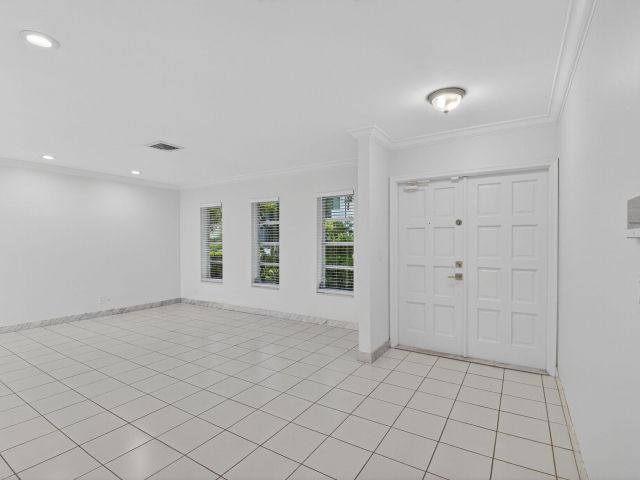 Дом в аренду по адресу 937 Banyan Drive - фото 6505561