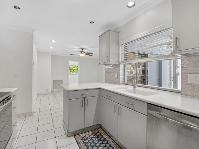 Дом в аренду по адресу 937 Banyan Drive - фото 6505564