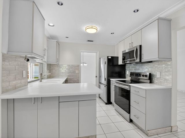 Дом в аренду по адресу 937 Banyan Drive - фото 6505565