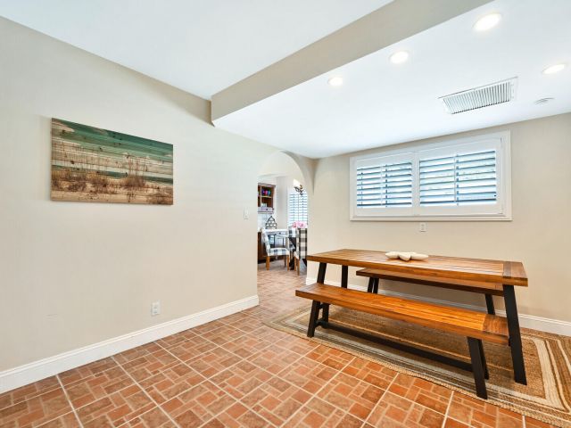 Дом в аренду по адресу 904 SE 12th Street - фото 6464113