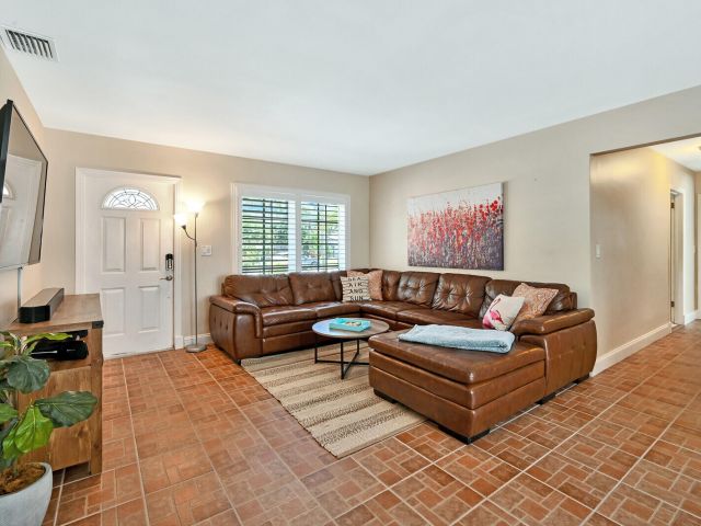 Дом в аренду по адресу 904 SE 12th Street - фото 6464118