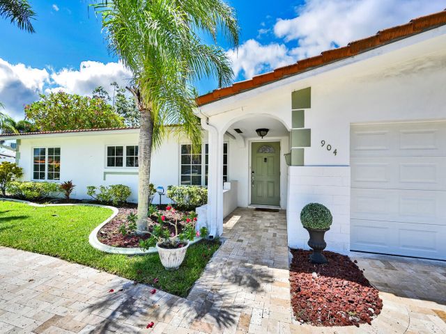 Дом в аренду по адресу 904 SE 12th Street - фото 6464121