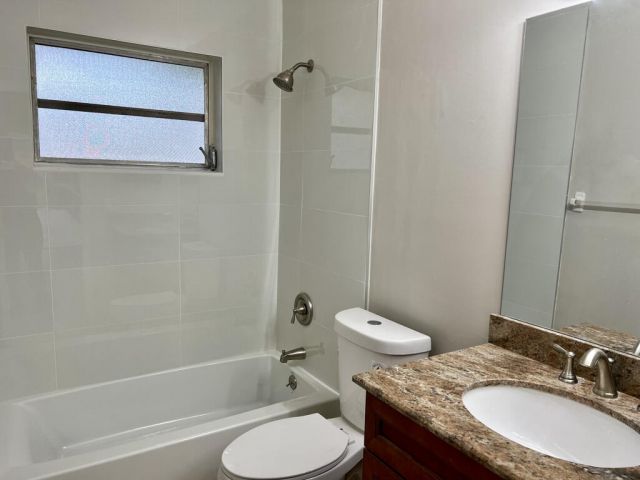 Дом в аренду по адресу 3421 NW 25th Terrace - фото 6795504