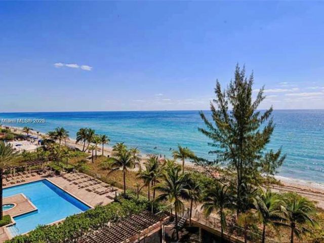 Дом в аренду по адресу 2069 S Ocean Dr TH16 - фото 6938976