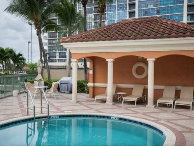 Дом в аренду по адресу 2069 S Ocean Dr TH16 - фото 6938977