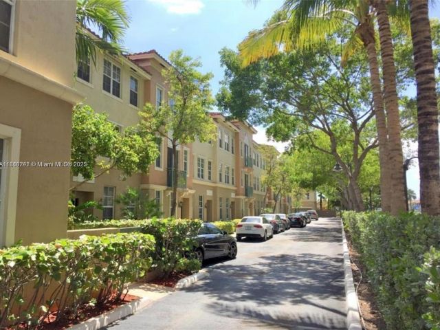 Дом в аренду по адресу 2069 S Ocean Dr TH16 - фото 6938978