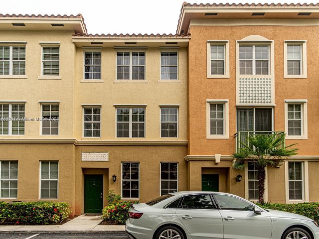 Дом в аренду по адресу 2069 S Ocean Dr TH16 - фото 6938979