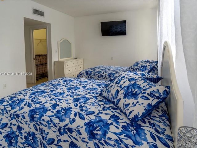 Дом в аренду по адресу 2069 S Ocean Dr TH16 - фото 6938985