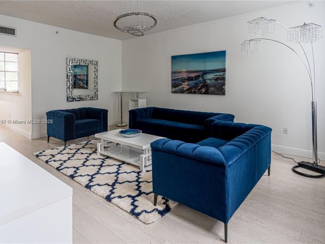 Дом в аренду по адресу 2069 S Ocean Dr TH16 - фото 6938989