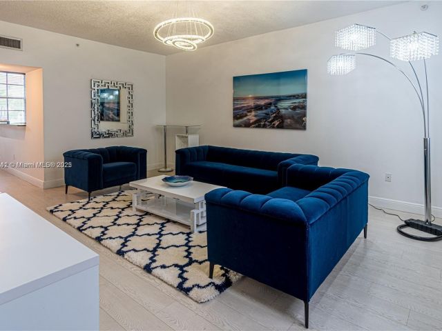 Дом в аренду по адресу 2069 S Ocean Dr TH16 - фото 6938990