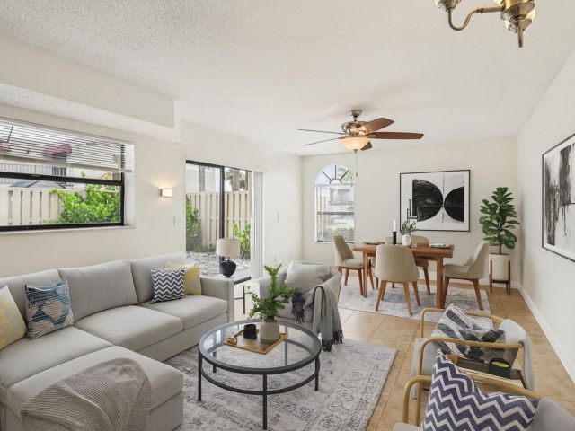 Дом в аренду по адресу 4075 Village Drive B - фото 6505621