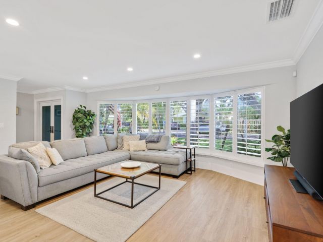 Продажа дома по адресу 926 SW 1st Street - фото 6535306