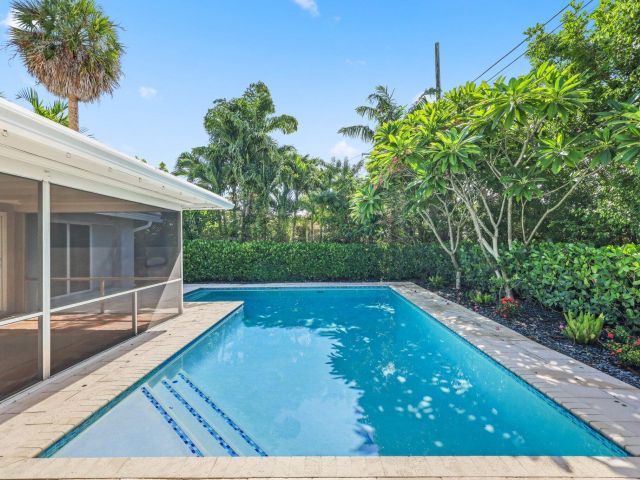 Продажа дома по адресу 926 SW 1st Street - фото 6535311