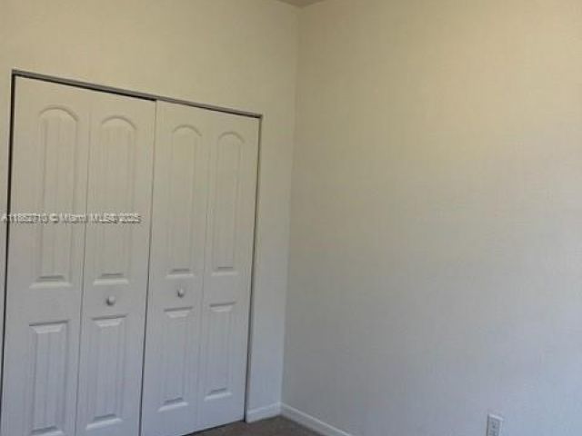 Дом в аренду по адресу 608 NE 33rd Ter 608 - фото 7438360