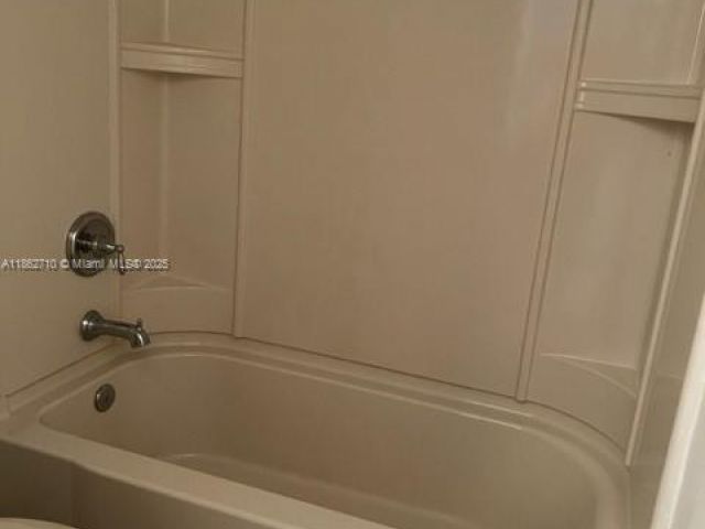 Дом в аренду по адресу 608 NE 33rd Ter 608 - фото 7438362