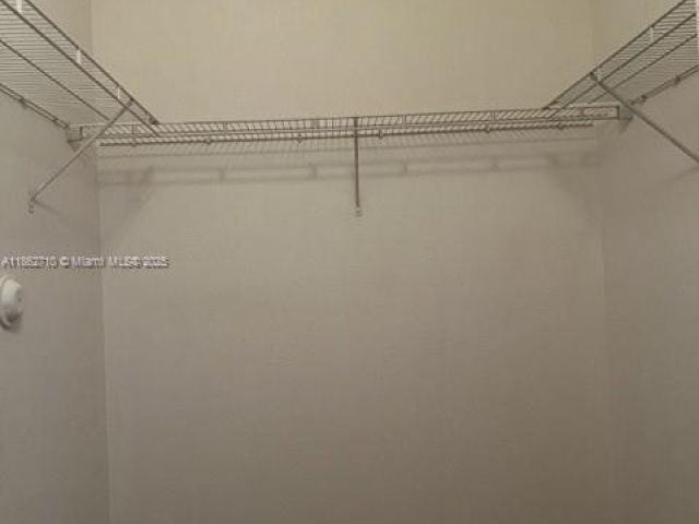 Дом в аренду по адресу 608 NE 33rd Ter 608 - фото 7438369