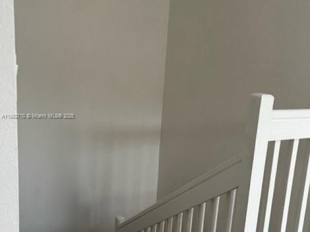 Дом в аренду по адресу 608 NE 33rd Ter 608 - фото 7438372