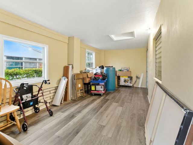 Продажа дома по адресу 17570 NE 19th Avenue - фото 6467532