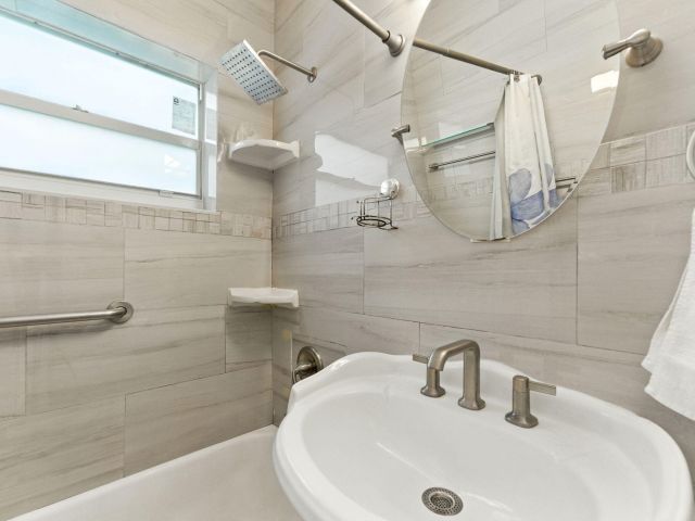 Продажа дома по адресу 17570 NE 19th Avenue - фото 6467533