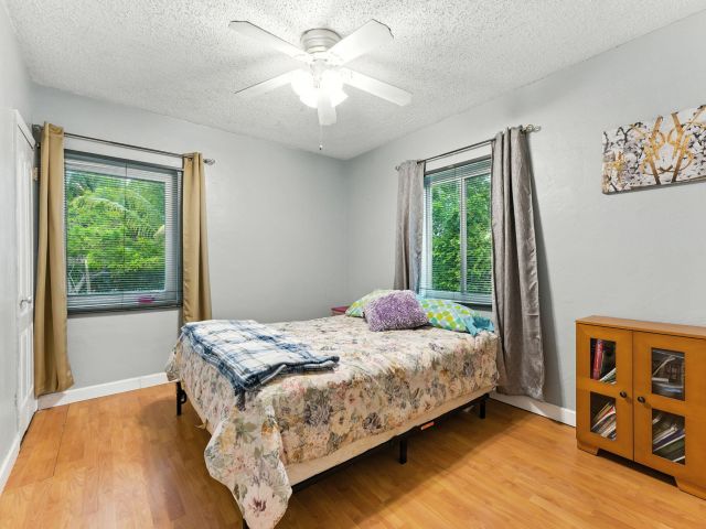 Продажа дома по адресу 17570 NE 19th Avenue - фото 6467536