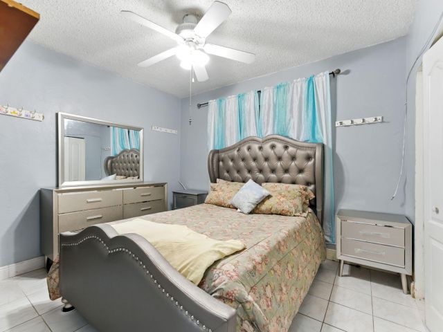 Продажа дома по адресу 17570 NE 19th Avenue - фото 6467537