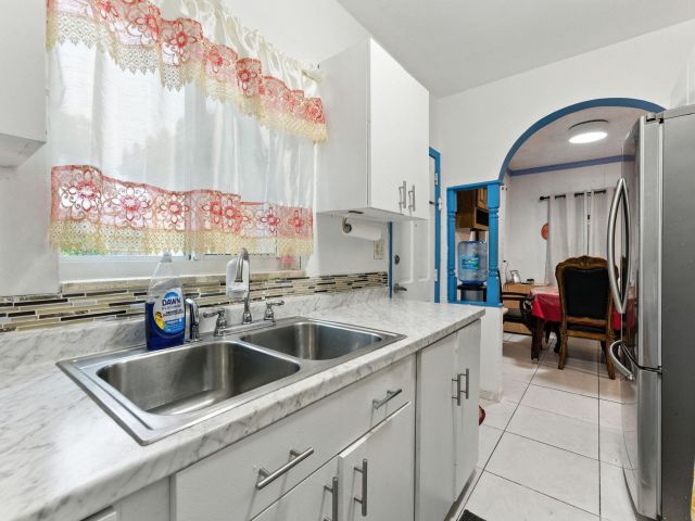 Продажа дома по адресу 17570 NE 19th Avenue - фото 6467538