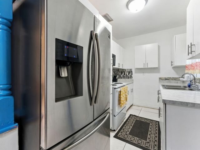 Продажа дома по адресу 17570 NE 19th Avenue - фото 6467540